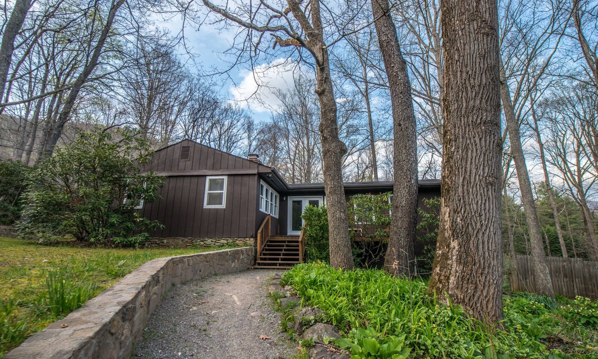 Black Mountain Cottage | An original Black Mountain College cottage in a private wooded property
