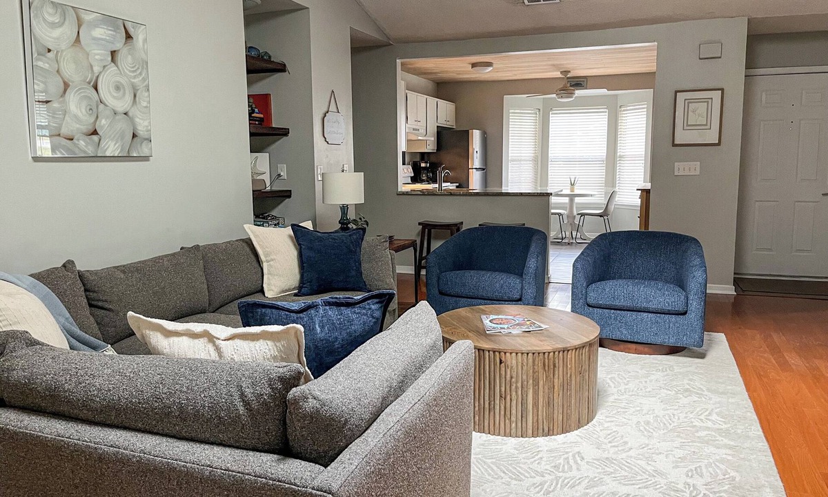 Mount Pleasant House | August Sale! Minutes from the islands, shops, parks, and downtown!