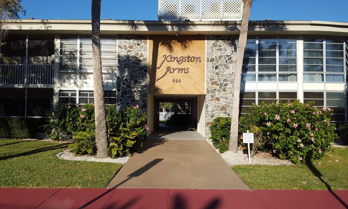 Saint Armands Key Condo | Awesome location, St Armand's condo close to beach and shopping