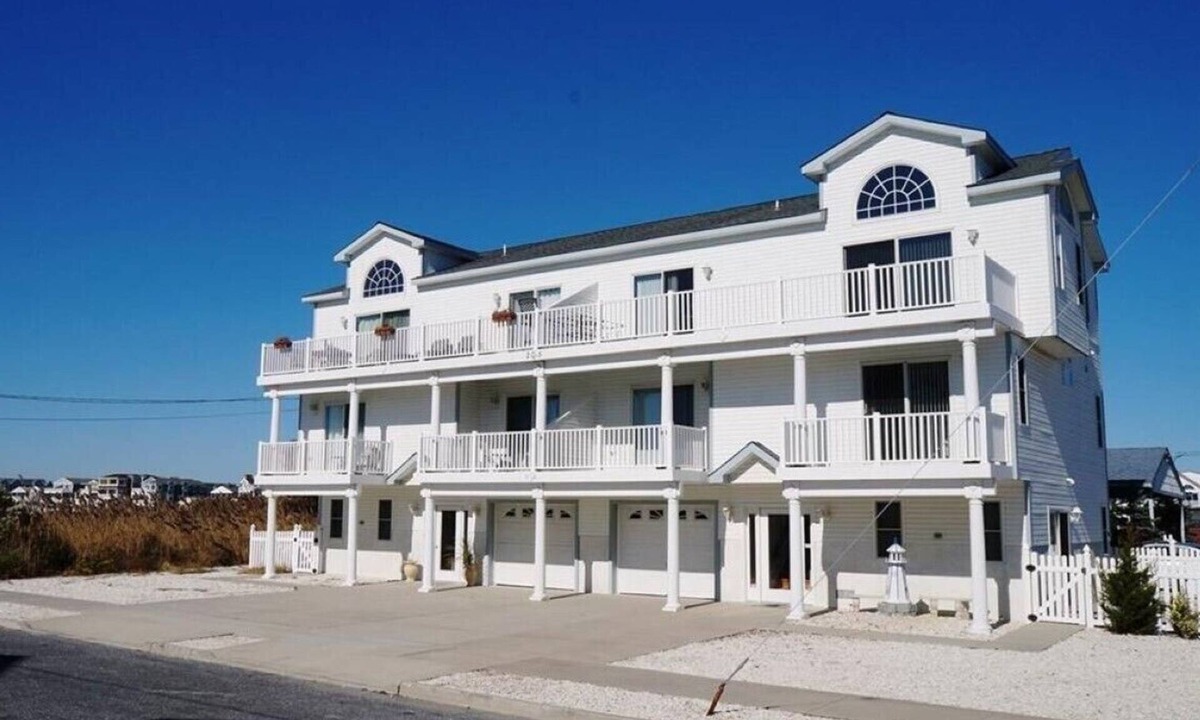 Sea Isle City House | AWESOME VIEWS! Centrally Located in the Heart of Sea Isle!