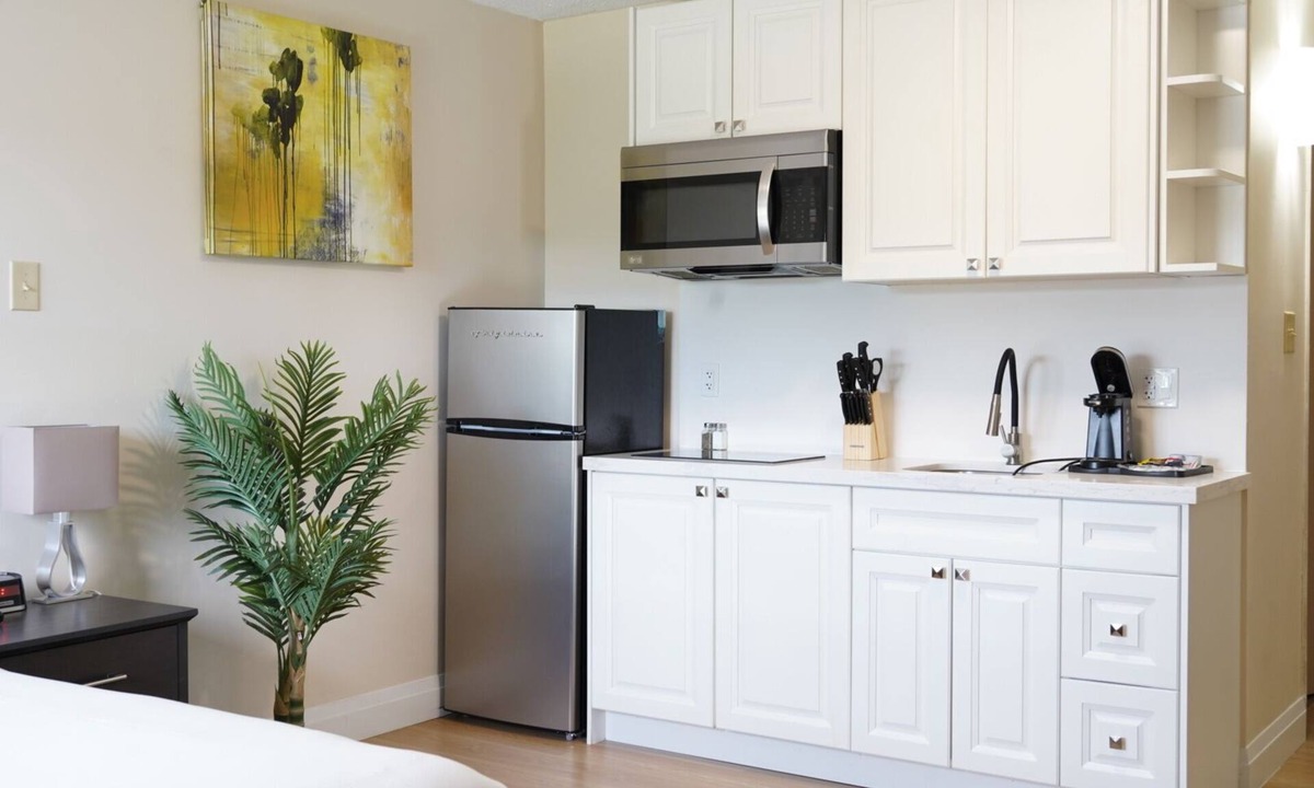 Niagara Falls Apartment | Bachelor Apt on Niagara Gorge w/free parking & breakfast!