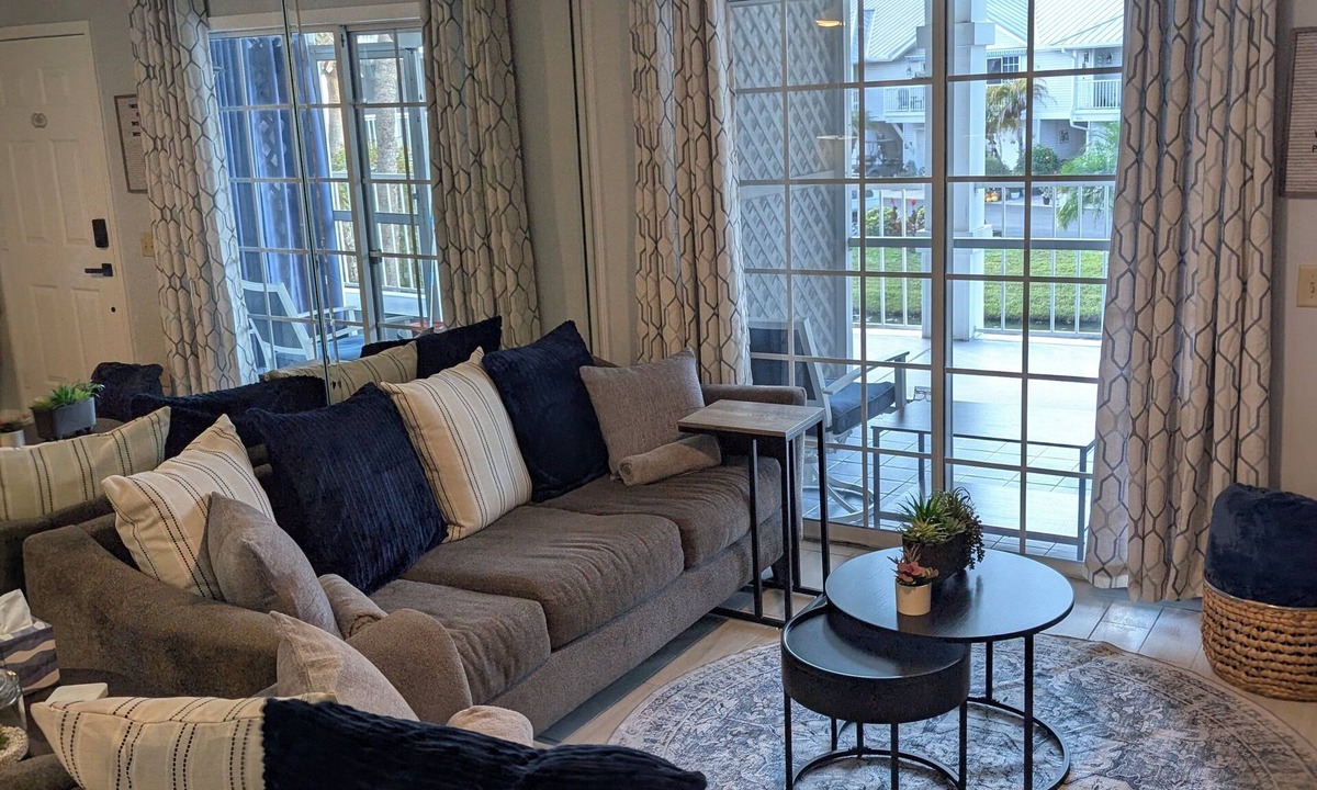Lutz Apartment | Bare Cove: Pondside Freedom at Paradise Lakes