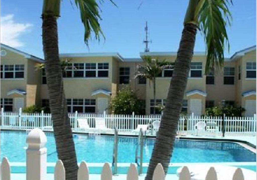 Indian Shores Resort | Barefoot Beach Resort