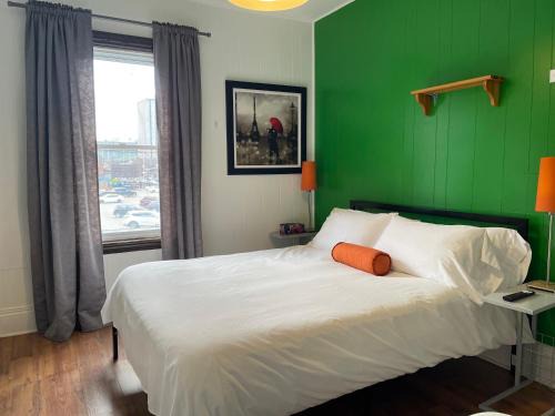 Downtown Ottawa Hostel | Barefoot Inn