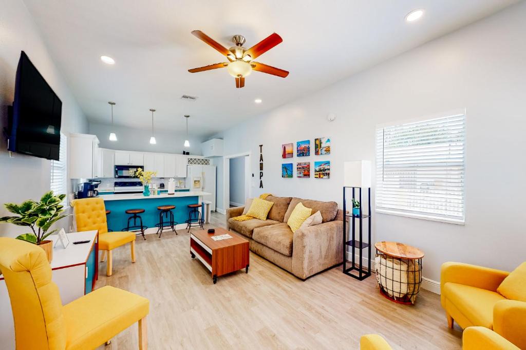 Tampa House | Baycation on Arch