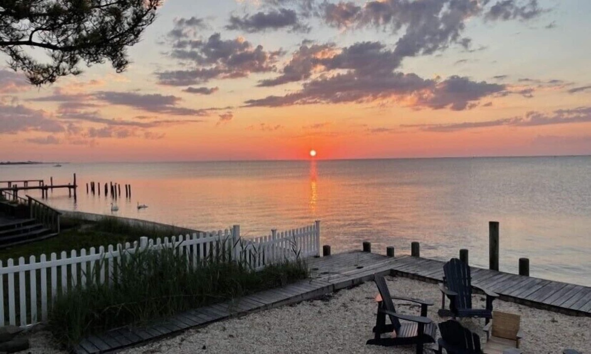 Waretown House | Bayfront Oasis, Magnificent Views, Kayaking, Fishing, Clamming, Swan Visits
