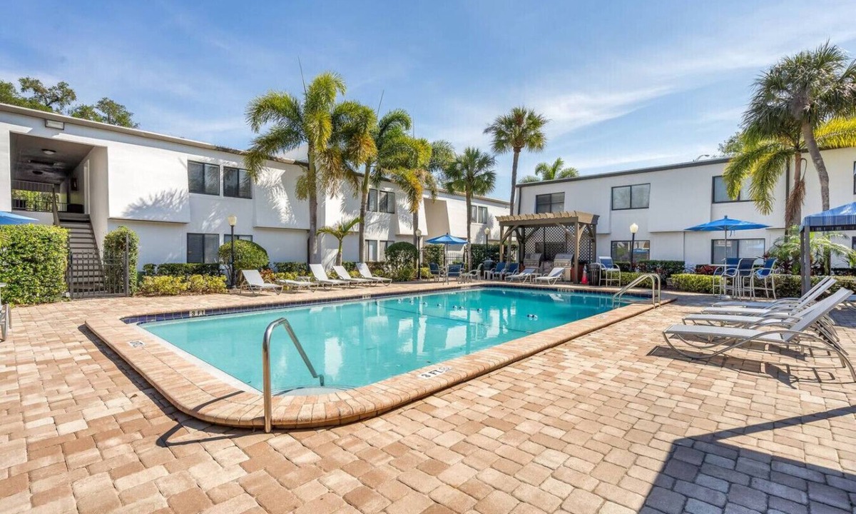 SoHo Apartment | Bayshore Beauty With Free Parking, Resort Style Pool, Gym and So Much More!