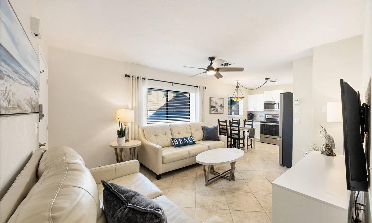 Venice Condo | Beach House Barcelona D- 3 MINUTE WALK TO THE BEACH, clean & cozy