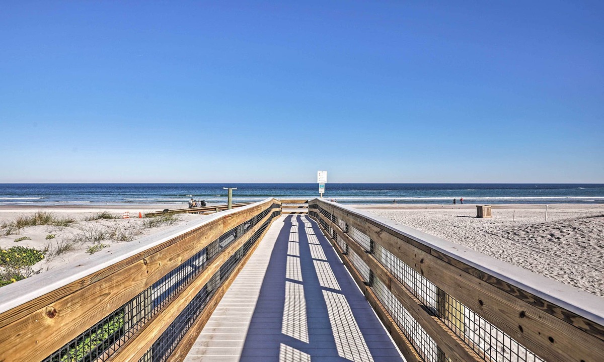 Jacksonville Beach Cottage | Beach Retreat in Jacksonville: Pet/family-friendly