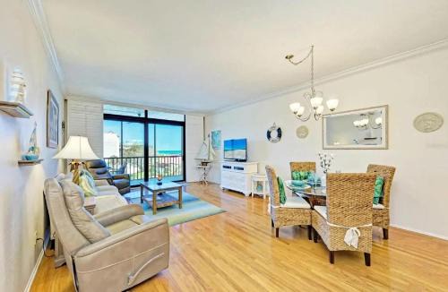 Longboat Key Apartment | Beachfront 2 Bedroom Residence with Panoramic Gulf Views