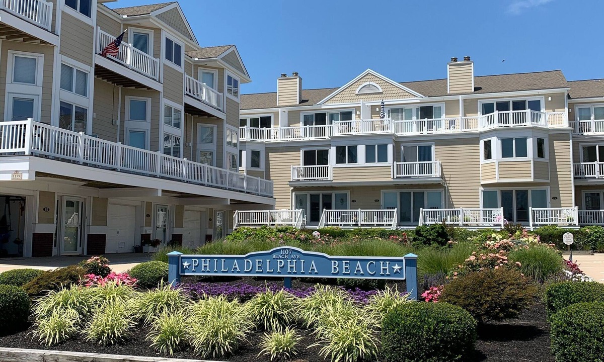 Cape May Condo | BEACHFRONT, BEACH CHAIRS & BIKES INCLUDED