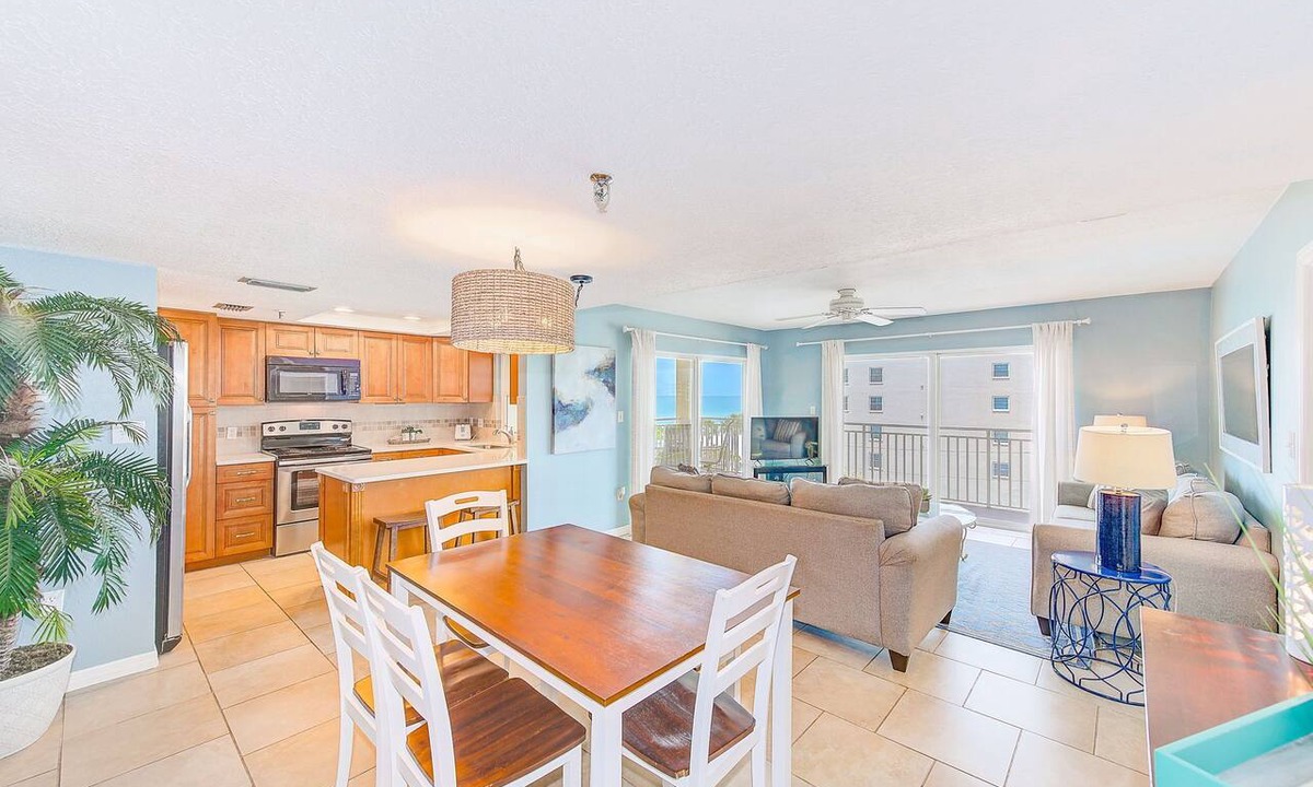 Redington Shores Apartment | Beachfront Condo! Heated Pool, Sleeps 10, - 307