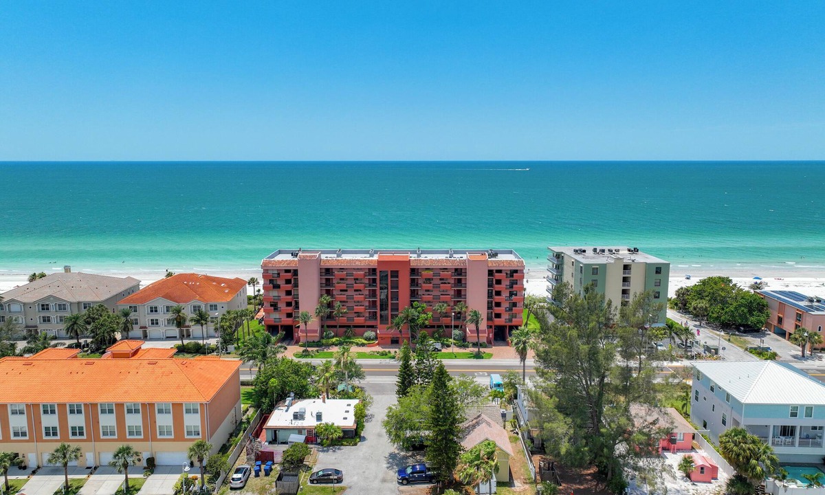 Indian Shores Condo | Beachfront Condo Indian Shores - Modern 3BR/2BA - Pool, Pet-Friendly & Parking