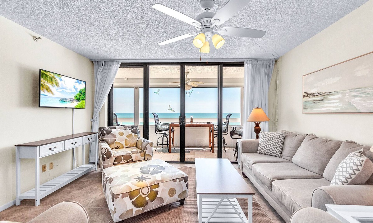Redington Shores Condo | ☀Beachfront🌴Heated Pool🐠Direct Beach Access🐬Redington Towers 5D