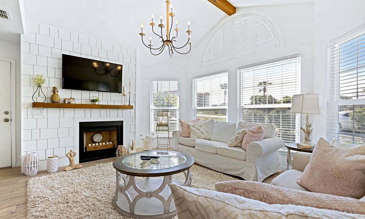 New Smyrna Beach Condo | Beachside Elegance: Pool, Spa, Luxury Retreat/Sun Beach Club 888