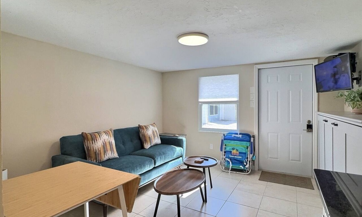 Siesta Key Apartment | Beachside Studio Located Across from Main Beach and Half Mile to Village