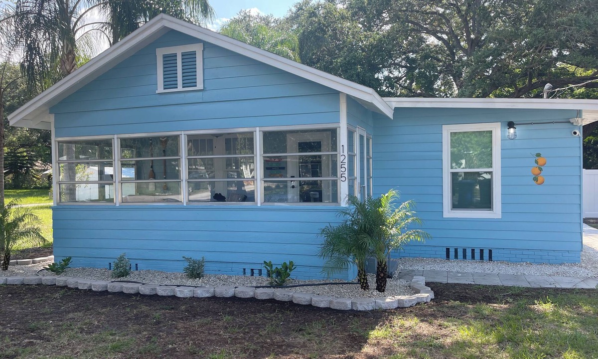 Dunedin House | Beachy Bungalow in the heart of Dunedin; 5 minute walk to downtown