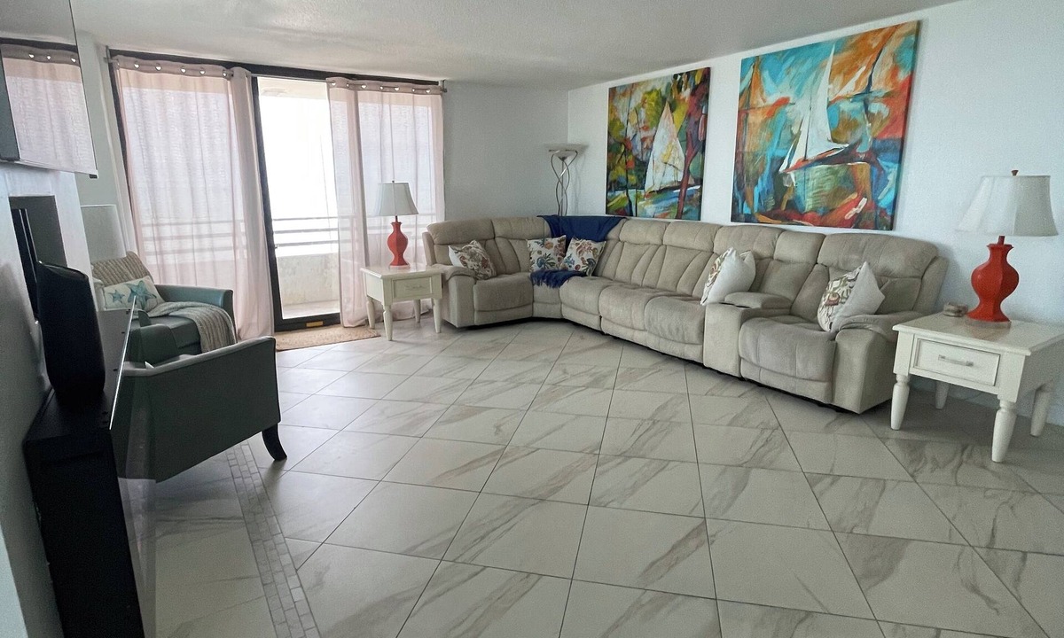 Daytona Beach Condo | Beautiful 3bd/2ba 8th floor condo with spectacular views in Daytona Beach!