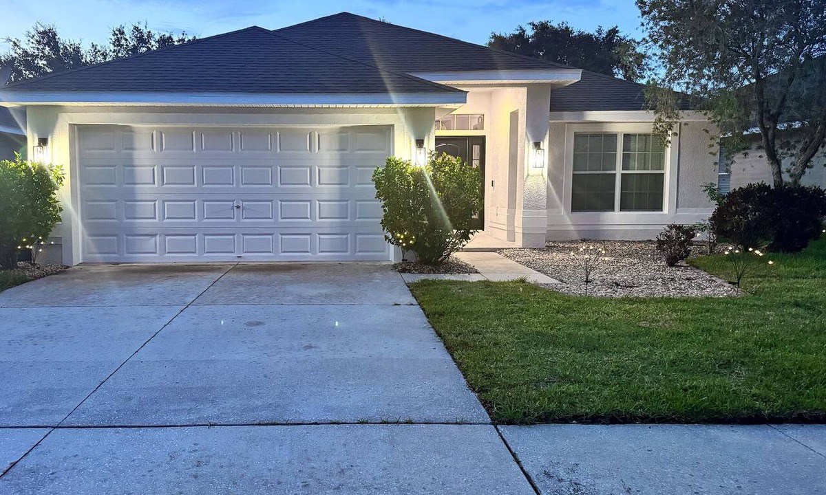 Balm House | Beautiful 4-bedroom house with AC in Wimauma