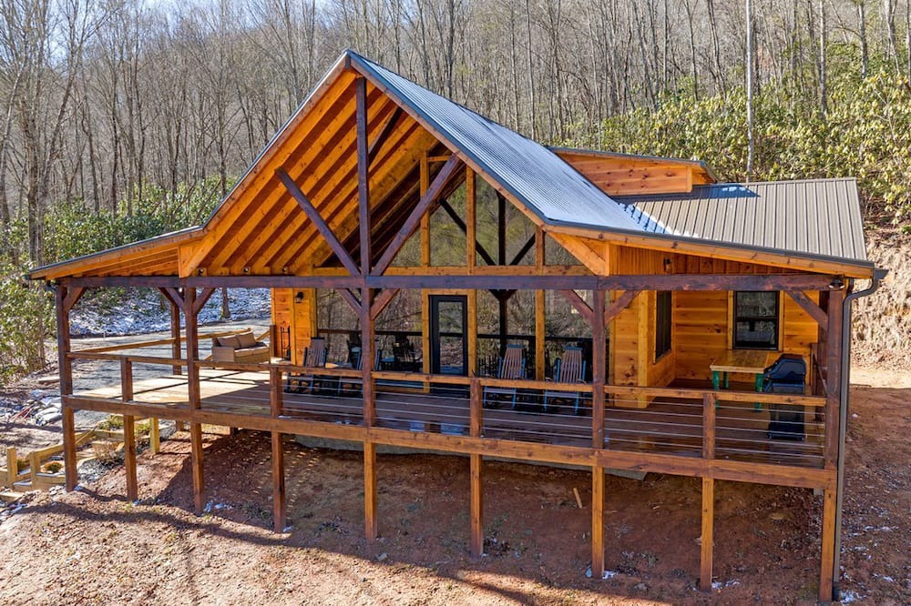 Topton Cabin | Beautiful Cabin with Lofted Space and Deck in Topton, North Carolina
