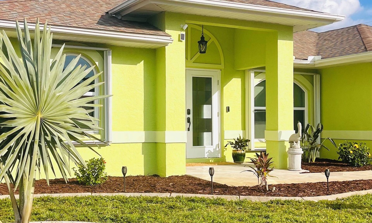 South Venice House | Beautiful Modern House in Venice FL with Private Heated Saltwater pool