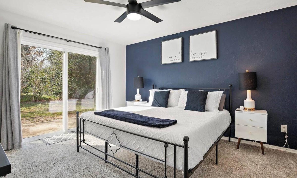 Port Orange House | Beautiful summer open concept house that feels like home away from home, exceptionally clean with a great outdoor space and fire pit!