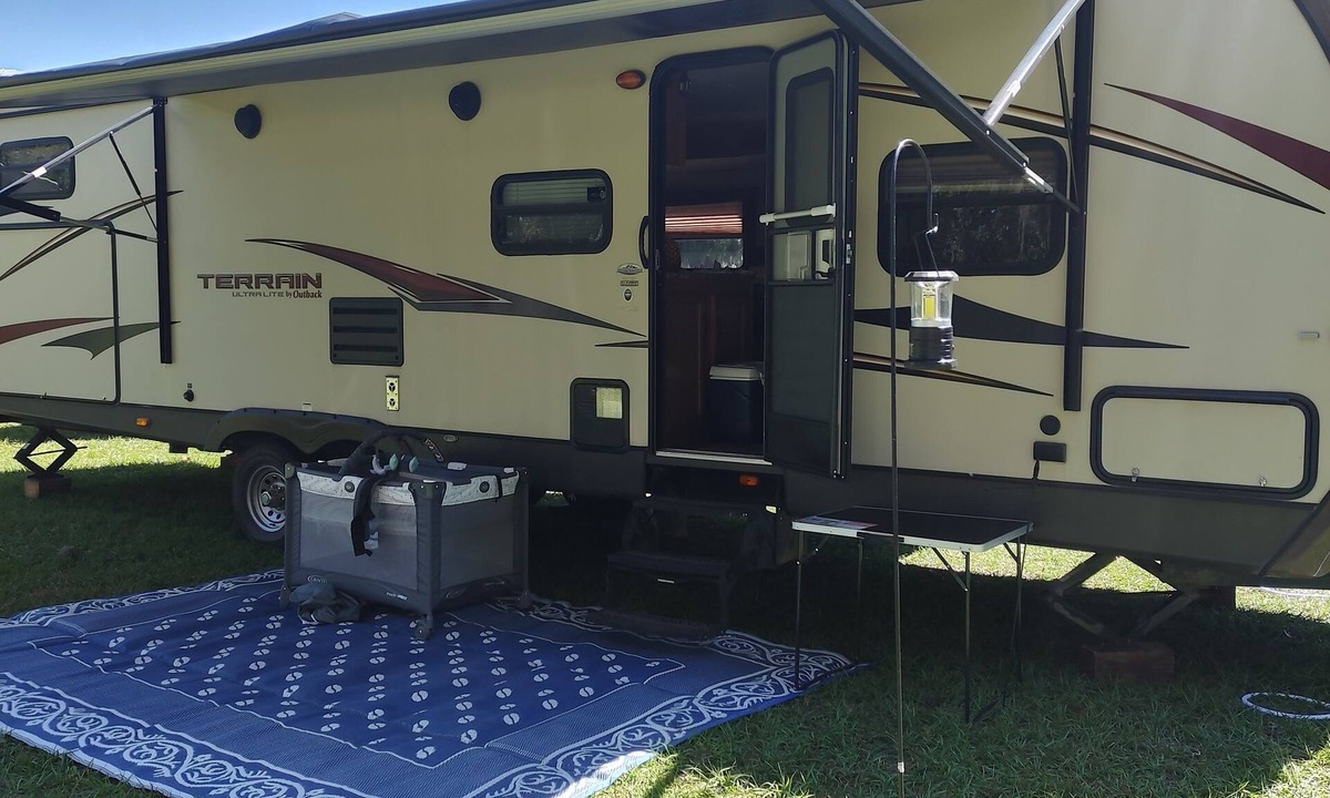 Dade City House | Beautiful travel trailer with private fenced in yard, deck, and fire pit.