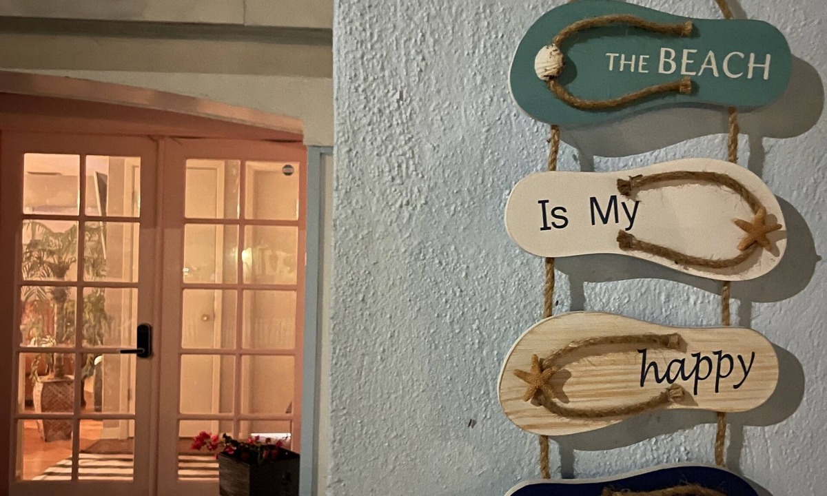 Holiday House | Beautiful Waterfront Family Retreat with Hot Tub Near Beaches and Parks!