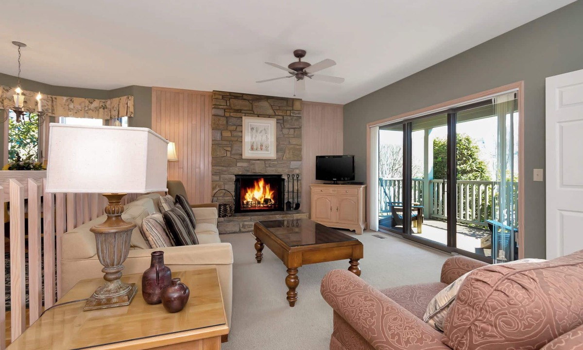 Blowing Rock Condo | Beech 1 | Fireplace, Restaurant, Pool, Spa