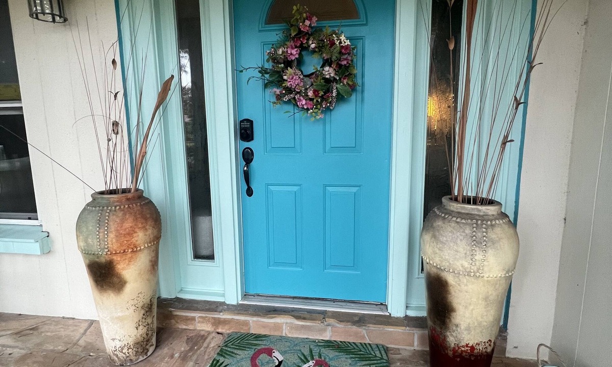 Belleair Bluffs House | Belleair Bliss Enjoy this Charming Beach home in Belleair Bluffs, Largo, Fl.