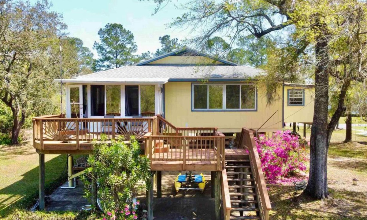Milton House | Blackwater Haven - Waterside 3 Bedroom Home with Boat Slip and Under House Bar