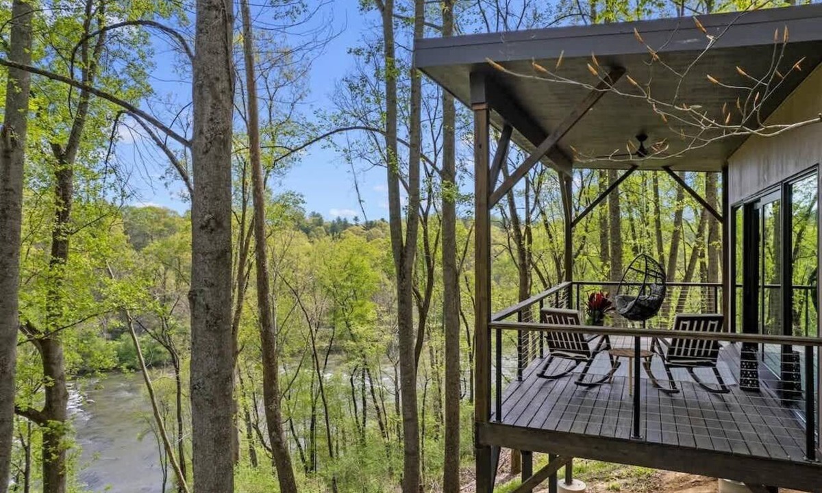 Alexander House | Blue Heron Hideaway at French Broad River Farms