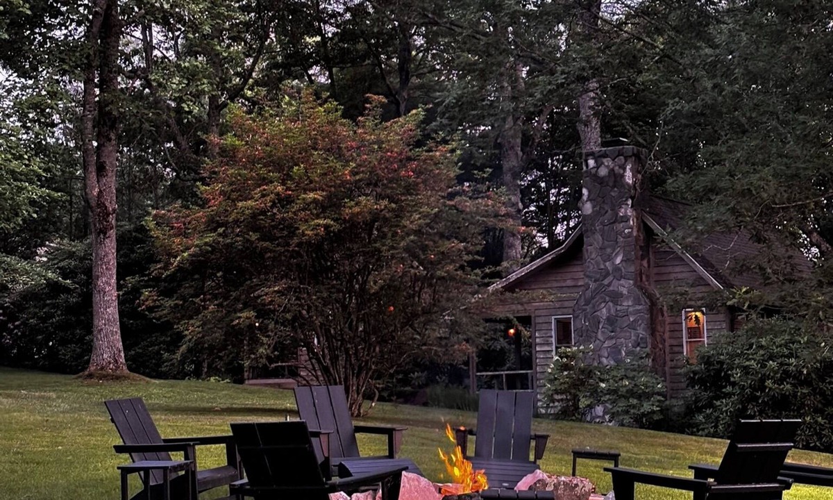 Scaly Mountain Cabin | Blue Moss @Fire Mountain on 20 ac, Fireplace, Just outside of Highlands, NC