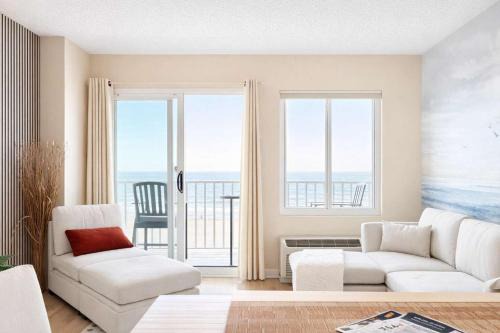 Northeast Virginia Beach Apartment | Boardwalk Oceanfront Condo with Panoramic Views