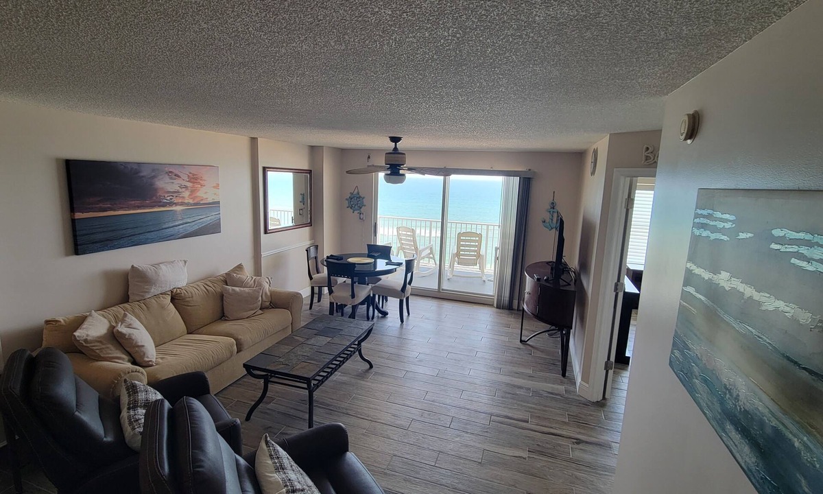 Sunny Shores Condo | Bobby's oceanfront 2 king suites and bunk beds condo