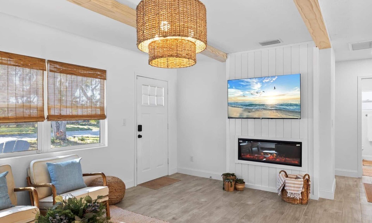 St. Petersburg - Clearwater House | Boho Luxe Pool Oasis -10 min to Beach - Sleeps 8