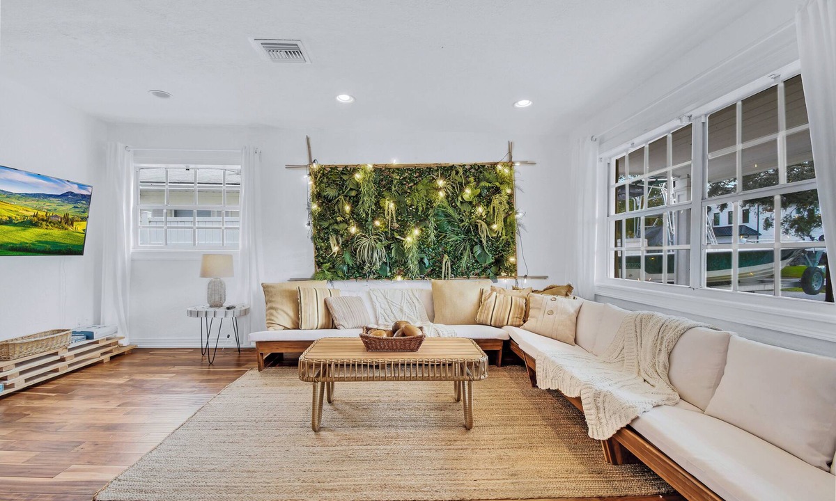 Virginia Park House | Boho TPA Escape: BIg Outdoor TV, Fire Pit, Games, and Hot tub coming soon!