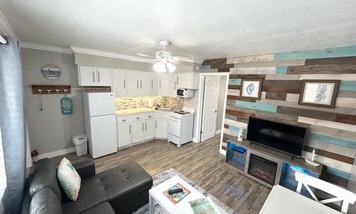 Bay Esplanade Apartment | Boutique Stay on Clearwater Beach 1BR Suite w/full Kit Unit 2