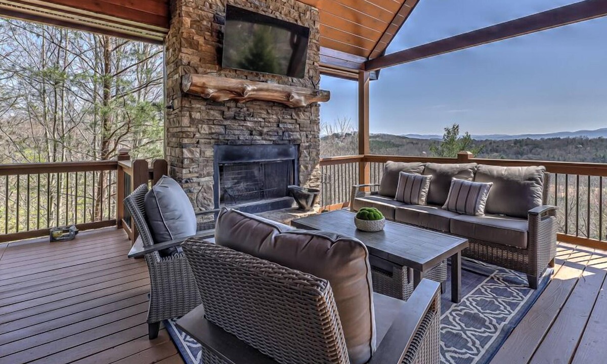 Mineral Bluff Cabin | Branch Oak Manor - Million Dollar Views | Hot Tub | Fire Pit