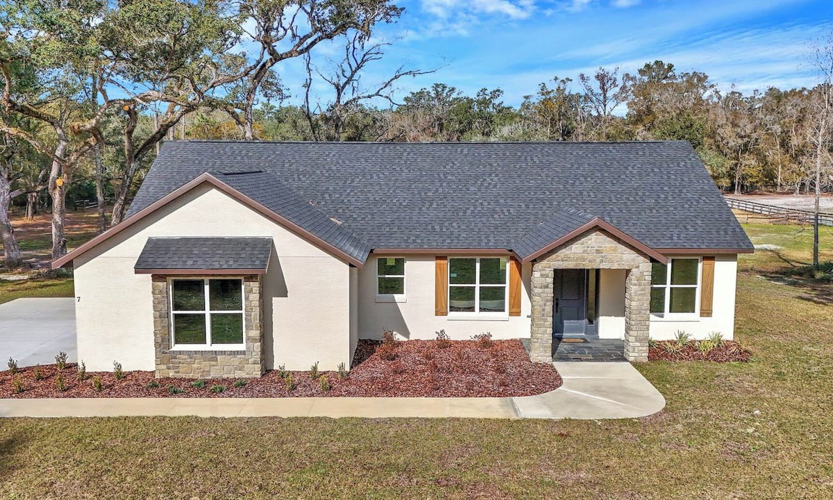 Fellowship House | Brand New 3/2.5 on 4 Acres quiet horse community Close to WEC, Springs & Disney
