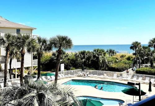 North Forest Beach House | Breakers 221 - Walk to Beach, Shops and Dining