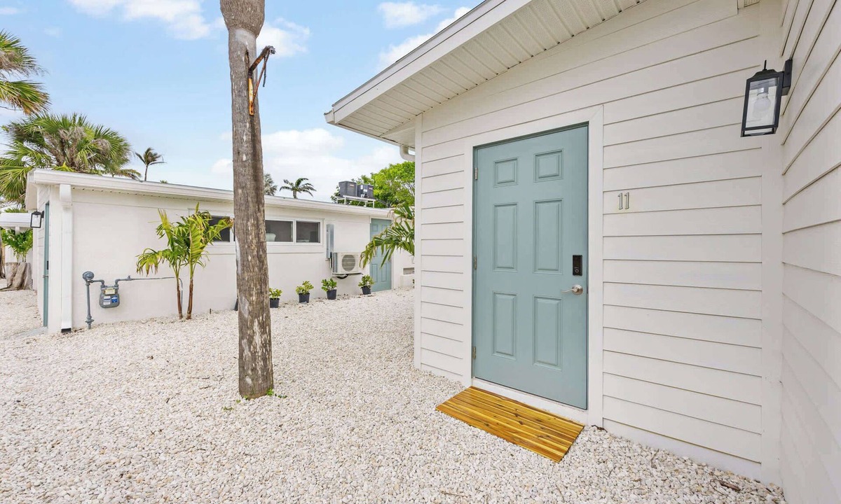 Parsuns To Cocoa Beach Apartment | Breakwater Beach Bungalow Retreat