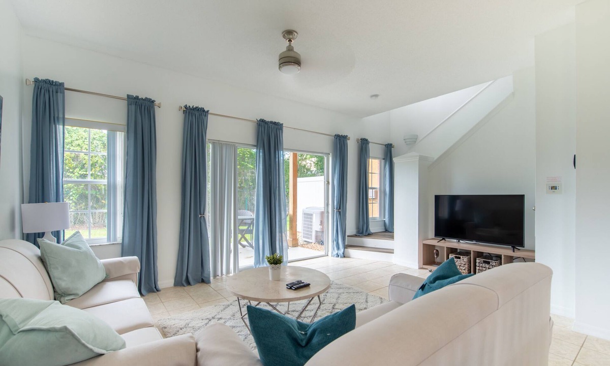 Seasons Villa | Bright Beautiful 3 Bedroom w/community pool near Disney!