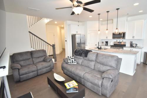 Winder Villa | Bright, charming, modern townhouse in Winder