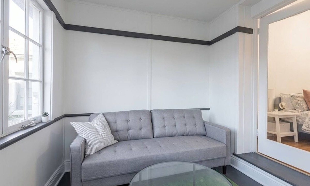 Downtown London Apartment | Bright & Comfortable 2BR Apartment | On-Site Parking