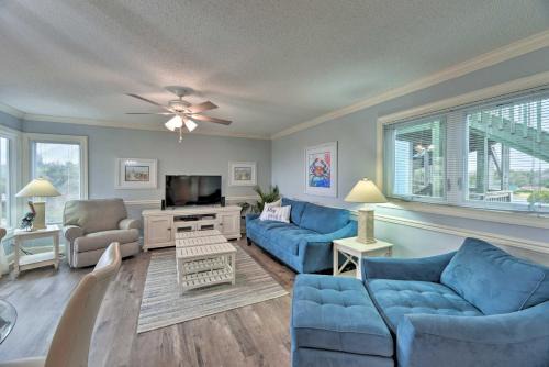 Emerald Isle House | Bright Emerald Isle Condo w/Private Beach Access!