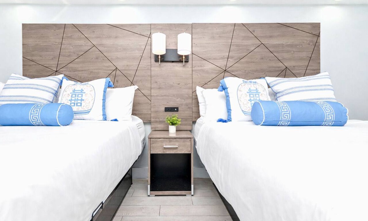 Myrtle Beach Hotel | Bright & Modern Studio 2 Queen Beds 3-Min Walk to Beach