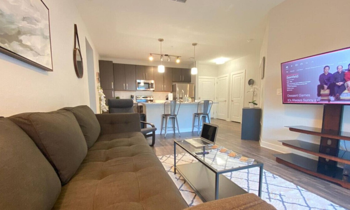 Carver City - Lincoln Gardens Apartment | Brilliant Westshore Haven with Lush Courtyard Views