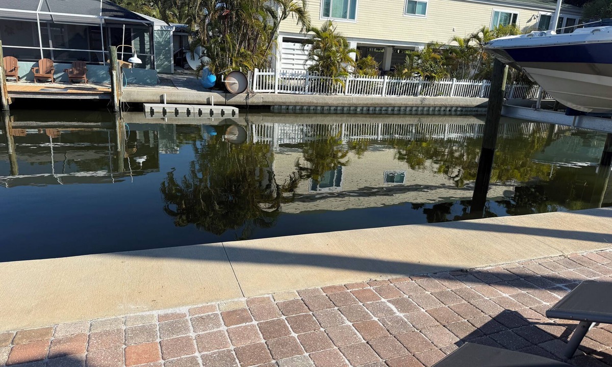 Whitney Beach Condo | Canal Front Bliss - Cozy 1-Bedroom Condo on Longboat Key