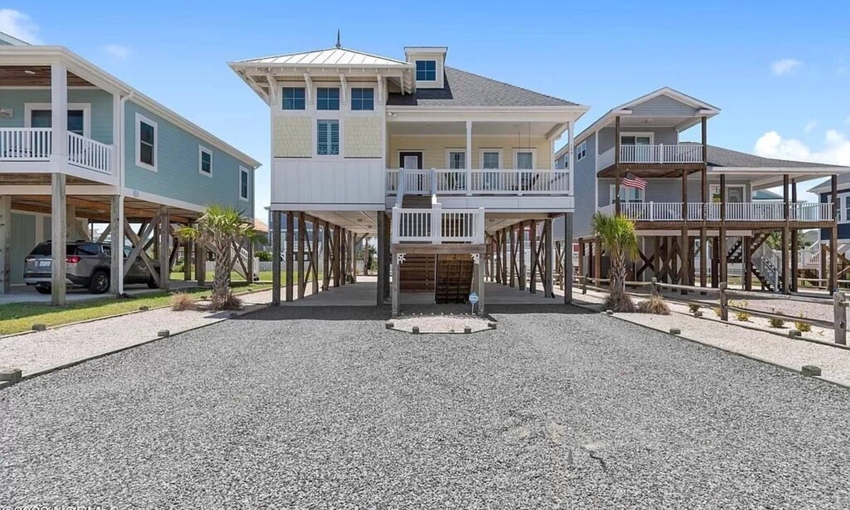 Holden Beach House | Carolina Skies Holden Beach ~3 min walk to beach. Guest Favorite!